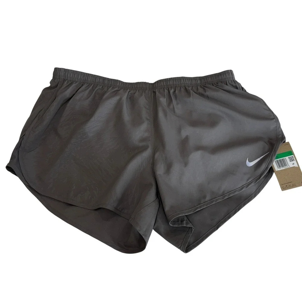 Nike Womens XL Dri-FIT Running Shorts Gray Athletic Gym‎ Zipper Pocket
